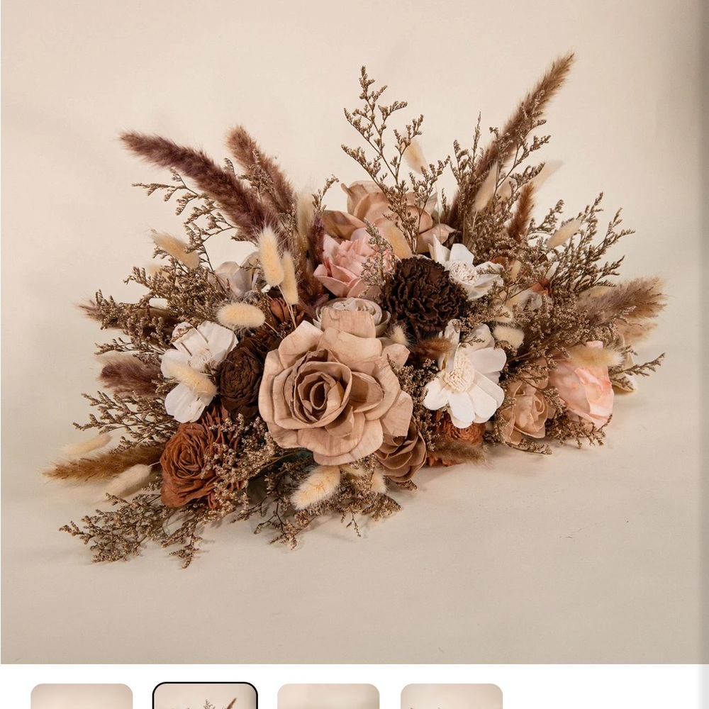 Elegant Floral Arrangement in Neutral Tones